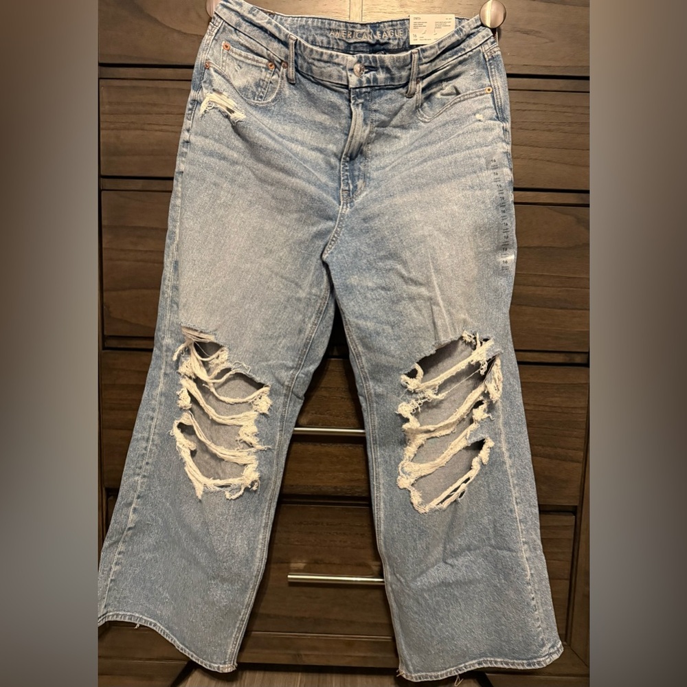 American Eagle Distressed Light Blue Women's Jeans
